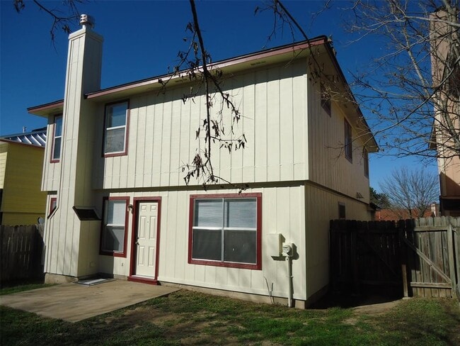 Building Photo - 811 Crieff Cross Dr