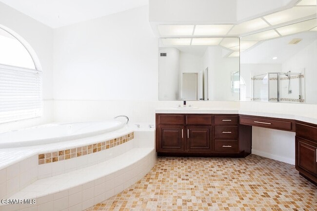Building Photo - 1851 Fox Springs Cir