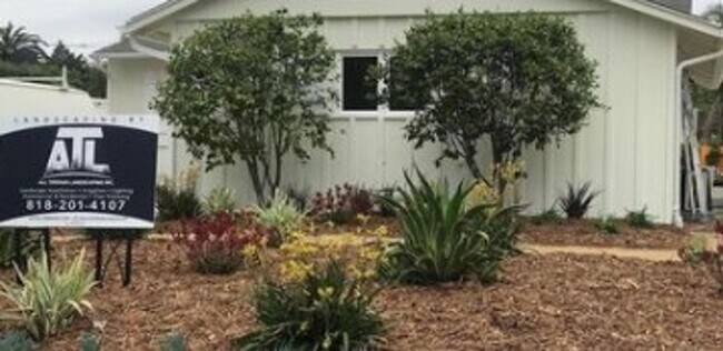 Primary Photo - South of the Boulevard Newly Remodeled 2 b...