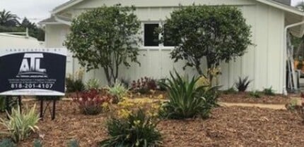 Building Photo - South of the Boulevard Newly Remodeled 2 b...