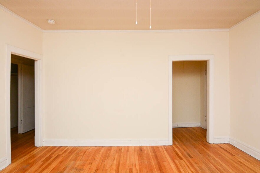 Building Photo - 730 W Barry Ave