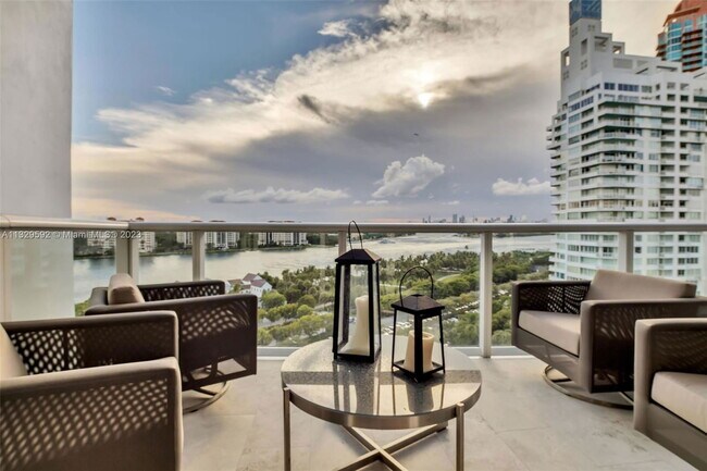 Building Photo - 100 South Pointe Dr