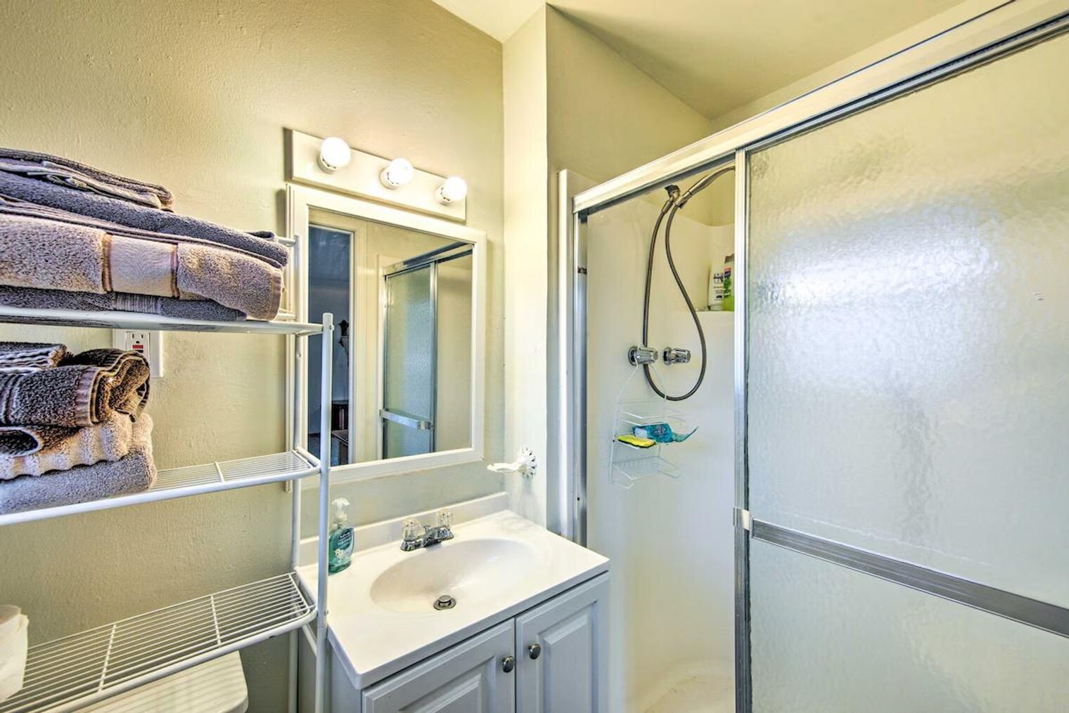 Building Photo - 928 Welch Ln