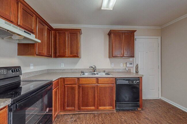 Building Photo - Charming 3-Bedroom Home on Treed Cul-de-Sa...