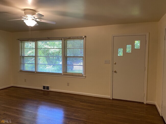 Building Photo - 2022 Woodbine Terrace NE