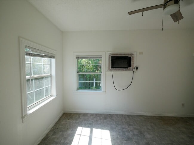 Building Photo - 6124 Goforth St