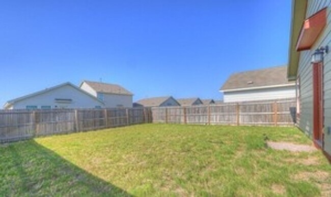 Building Photo - Charming 2BR House in Seguin