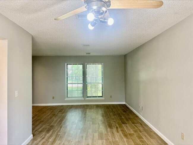 Building Photo - 15 Sandpebble Dr
