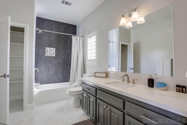 Building Photo - 1696 Gil Way