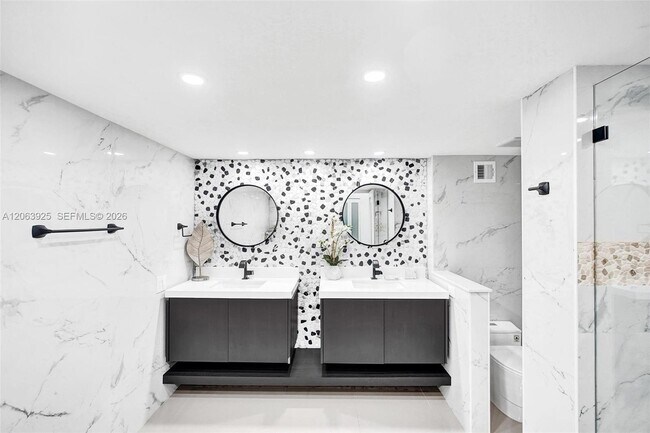 Building Photo - 2751 S Ocean Dr