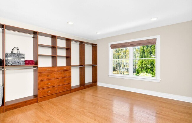 Building Photo - 37 Squires Blvd