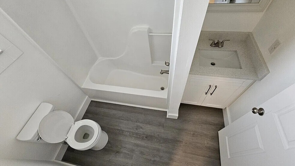 Building Photo - 6441 Woodland Ln