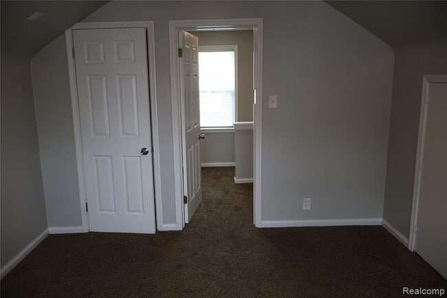 Building Photo - 5559 Bluehill St