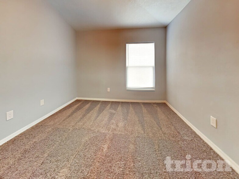 Building Photo - 8405 Quarter Horse Dr