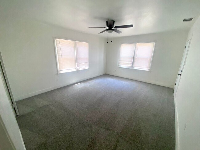 Building Photo - 2 Bed/1 Bath Newly Remodeled Single Family House