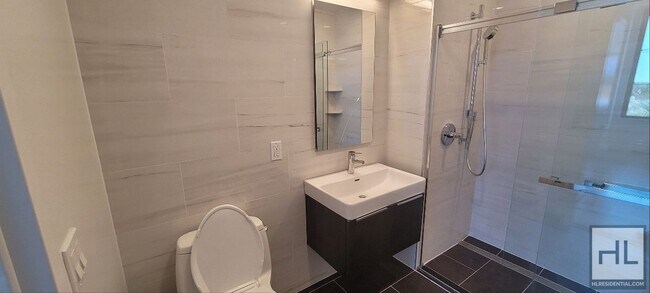 Building Photo - Modern 1-Bedroom Apartment with a Balcony!...