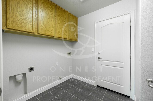 Building Photo - Twelve Bridges beauty! | Backed up to miles of walking paths