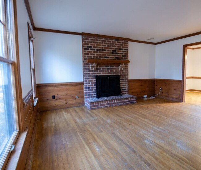 Building Photo - -- ACT FAST!  HUGE 4 BEDROOM 2.5 BATH GLEN ALLEN HOME --