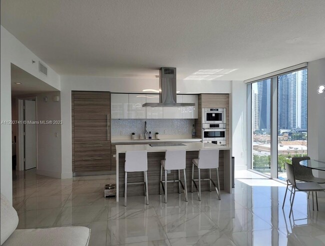 Building Photo - 300 Sunny Isles Blvd