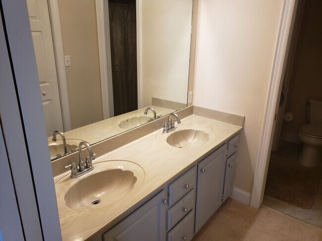 Building Photo - Beautiful Home on Lake Clermont