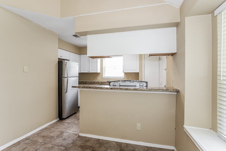 Building Photo - 6042 Beaconridge Dr