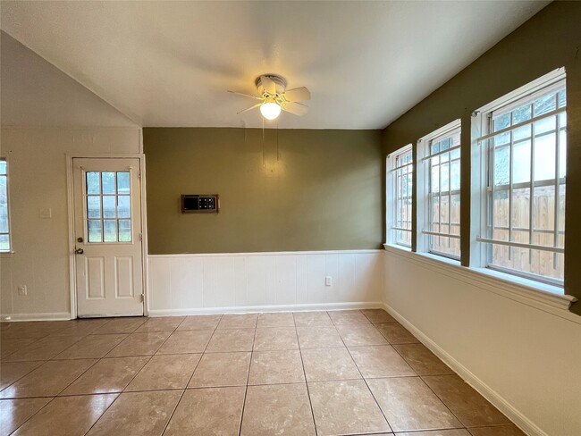 Building Photo - 7110 Foxmar Ln