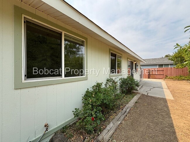 Building Photo - ATTENTION GARDENERS! Charming Indian Hills...