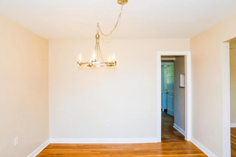 Building Photo - 3981 Willow Creek Dr