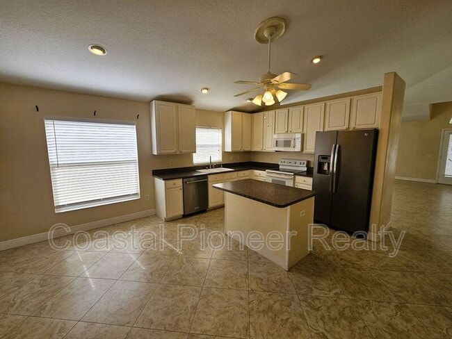 Building Photo - 19317 Seacove Dr