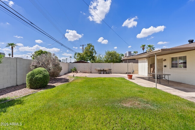 Building Photo - 449 E Continental Dr