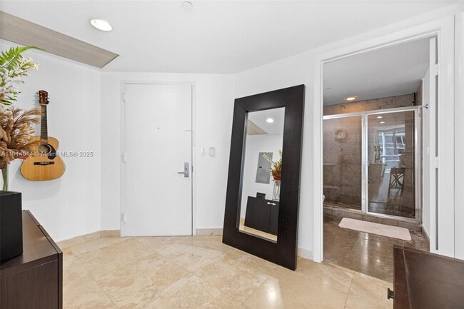 Building Photo - 495 Brickell Ave