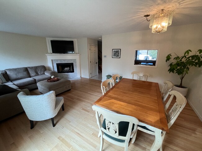 Building Photo - 62 Fox Run Ct