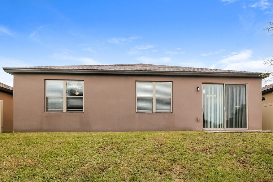 Building Photo - 1761 Cayman Cove Cir