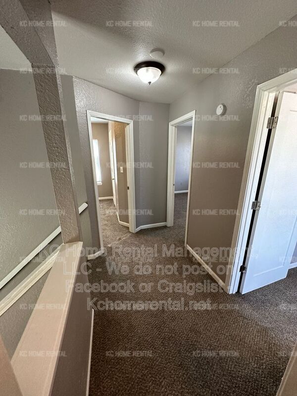 Building Photo - 4221 E 60 Terrace