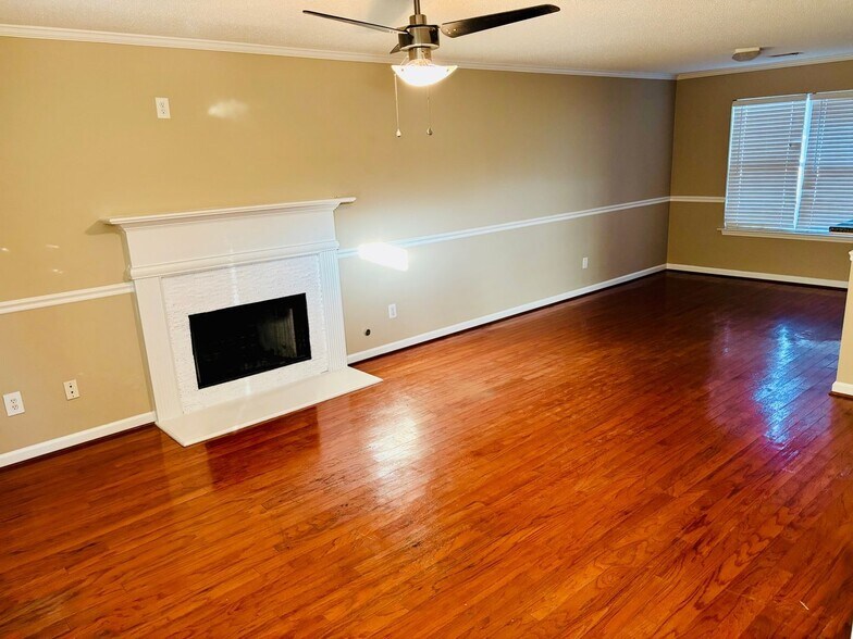 Building Photo - 415 Plantation Ct