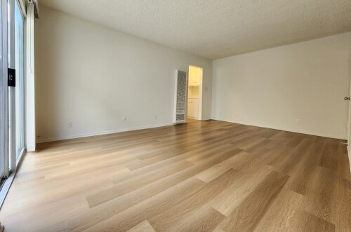 Interior Photo - 10138 Palms Blvd