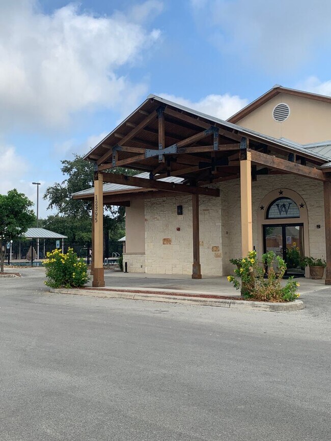 Building Photo - Westcreek Subdivision - 4 bedrooms- master...
