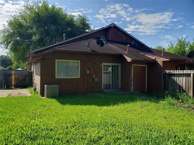 Building Photo - Beautiful 4 Bedroom Home in Houston / Nice Backyard