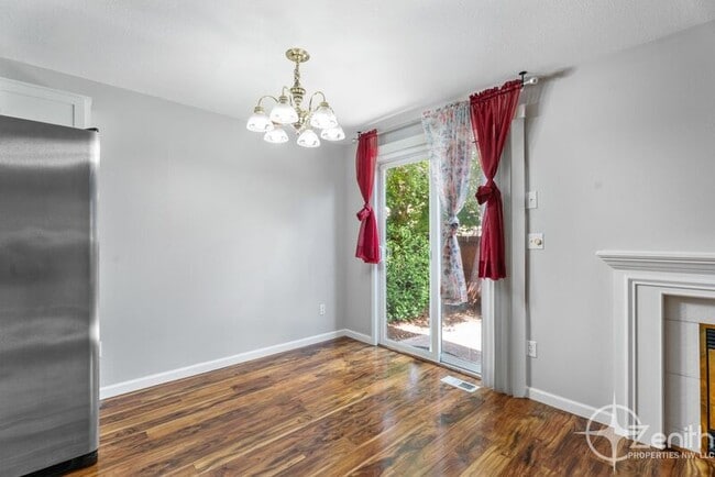 Building Photo - 5113 NE 77th Ave