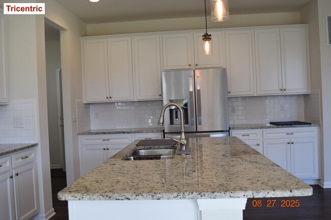 Building Photo - 49577 Shoreline Dr