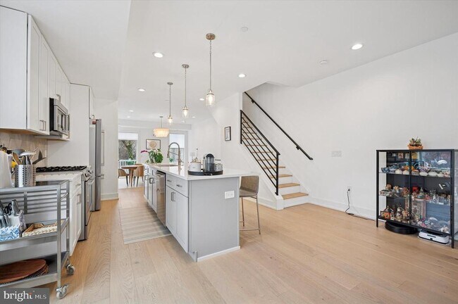 Building Photo - 6715 Cinnaminson Ct