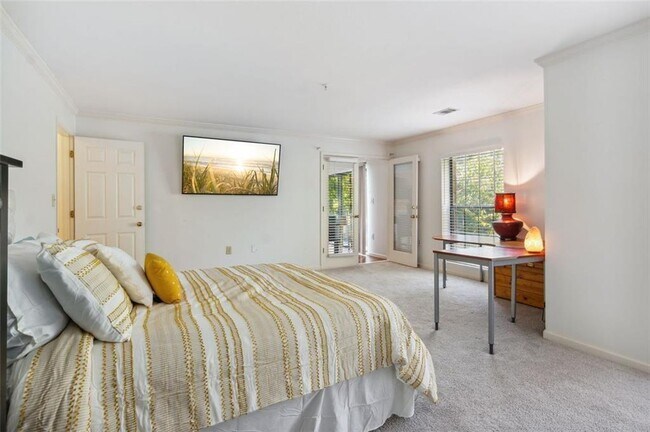 Building Photo - 27301 Plantation Dr NE