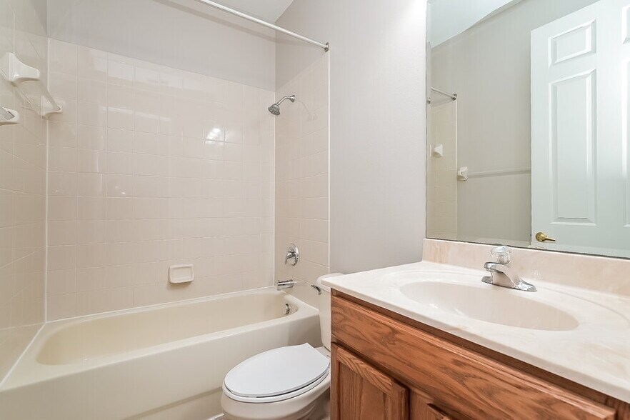 Building Photo - 20355 Chestnut Grove Dr