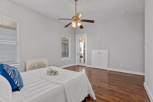 Building Photo - 1005 Bingham St