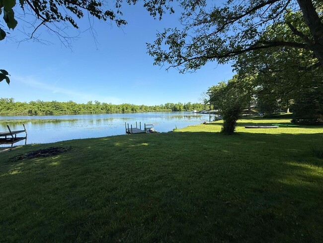 Building Photo - 8649 Hidden Lake Dr