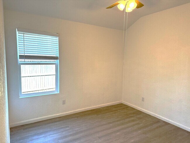 Building Photo - UPGRADED 2359 SF in HIDDEN TRAILS - 4 BR/3...