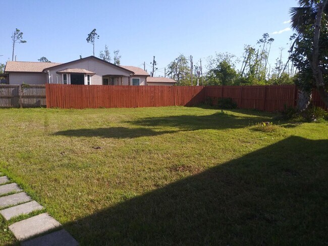 Building Photo - Expansive, Custom Home on East Bay!