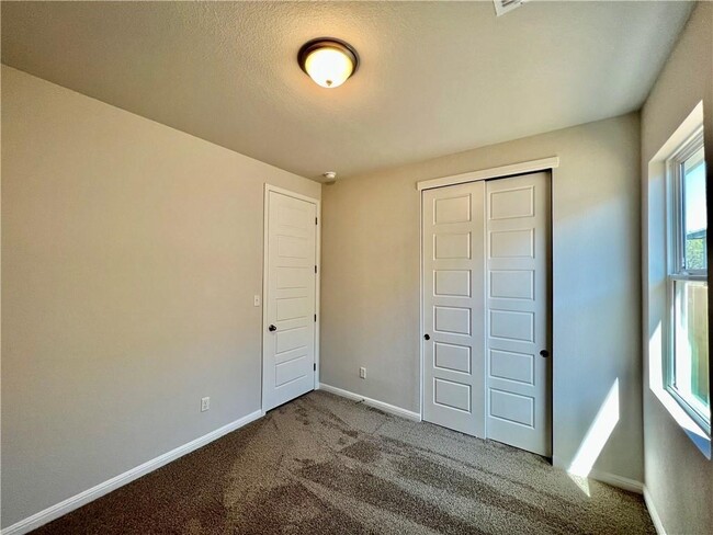 Building Photo - 161 Fluttermill Loop