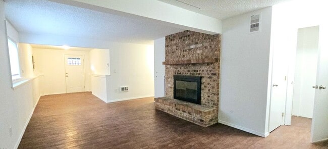 Building Photo - Beautiful 5- bedroom home near TCC