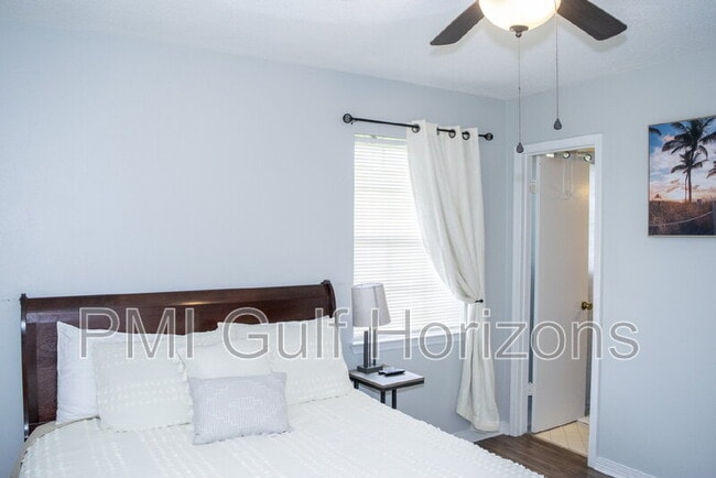Building Photo - 738 Carondelay Dr